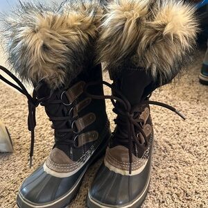 Sorel size 5 Women's Fur-Lined Winter Boots - Brown and Black